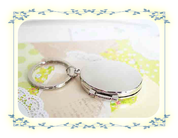 キーホルダー　写真入れ